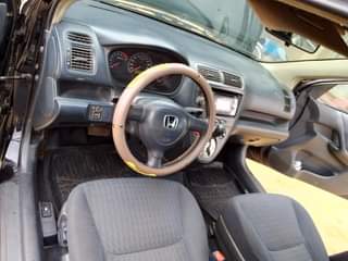 A picture of Honda civic 01 with good condition buh top gasket has