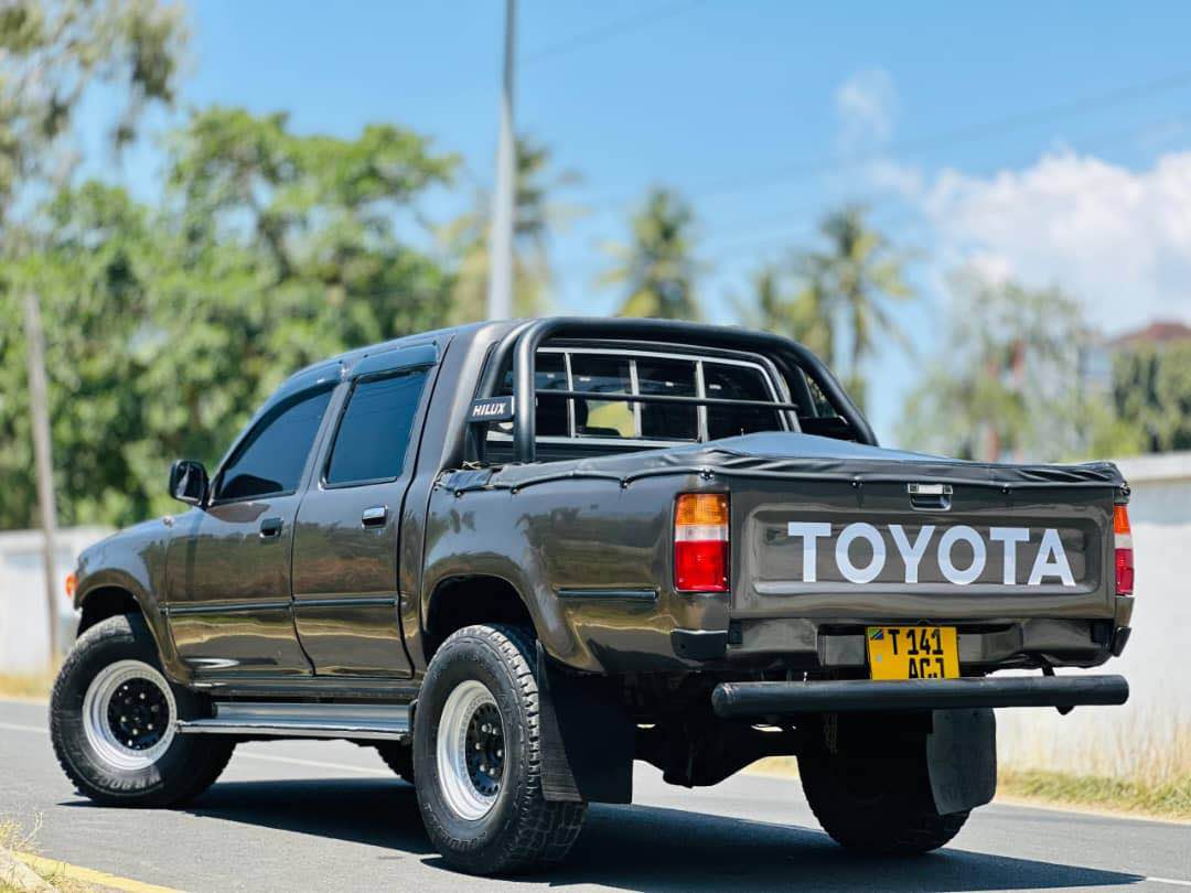 A picture of HILUX 0672210608