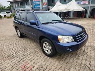 A picture of TOKUBO STANDARD USED TOYOTA HIGHLANDER UPGRADED TO 2005 DIRECT OWNER