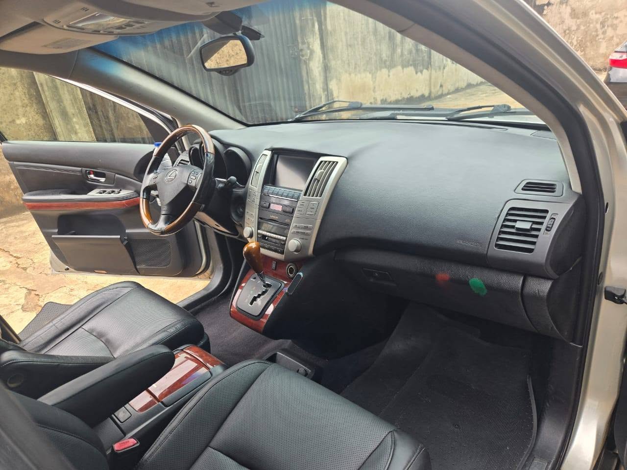 A picture of Toyota Lexus rx330