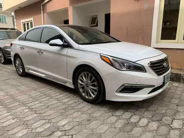 A picture of Super Excellent Hyundai Sonata 2015 TOKS STANDARD Leather seats interior