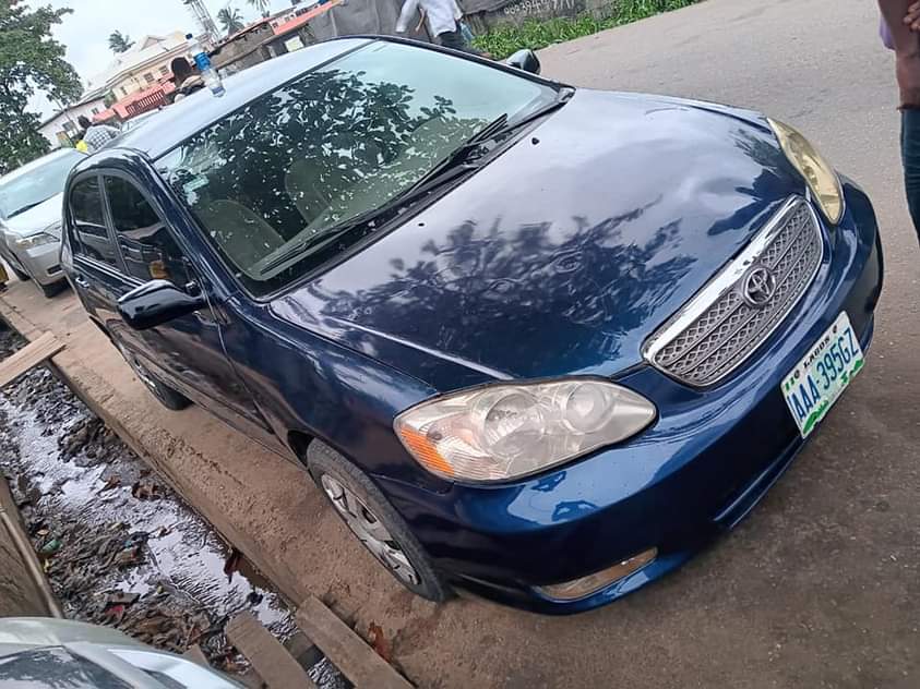 A picture of Toyota corolla 03 04