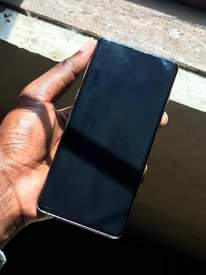 A picture of SAMSUNG S10 SONY 10