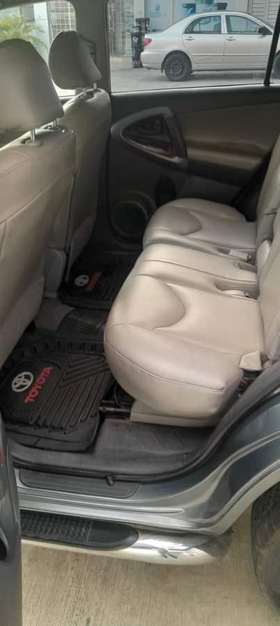 A picture of Neatly used 2007 Toyota RAV4 LIMITED in very perfect condition