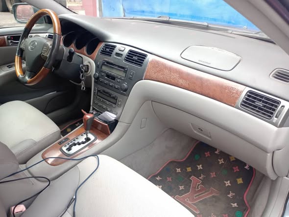 A picture of Lexus ES330 05 06 MODEL