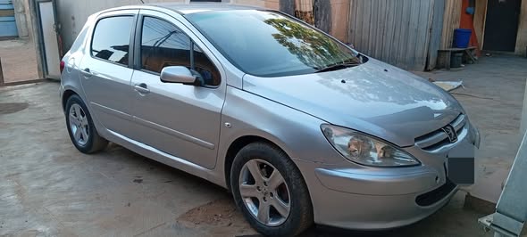 A picture of Clean 307 Peugeot manual transmission