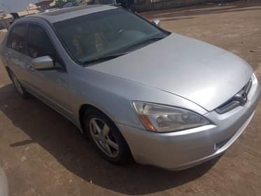 A picture of Honda Accord 2005 model aka EOD 4 sale clean body