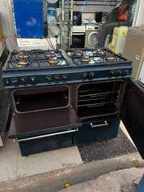 A picture of Jiko kubwaa plate 8 Full gass Bei ni 400000 Pigaa