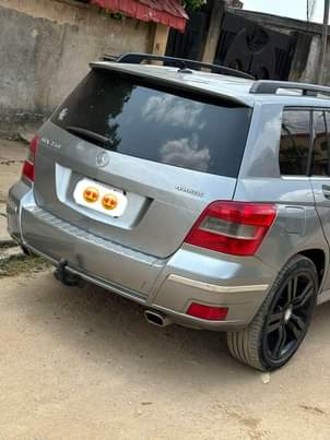 A picture of Mercedes Benz GLK350 2011