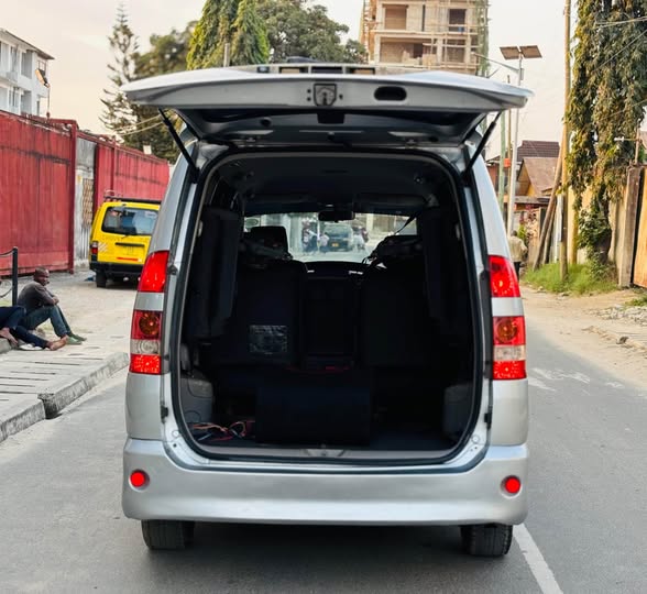 A picture of TOYOTA NOAH NEW SHAPE