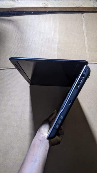 A picture of Compac ram 2gb HDD 16gb betry bovu Bei 125000 nipigie