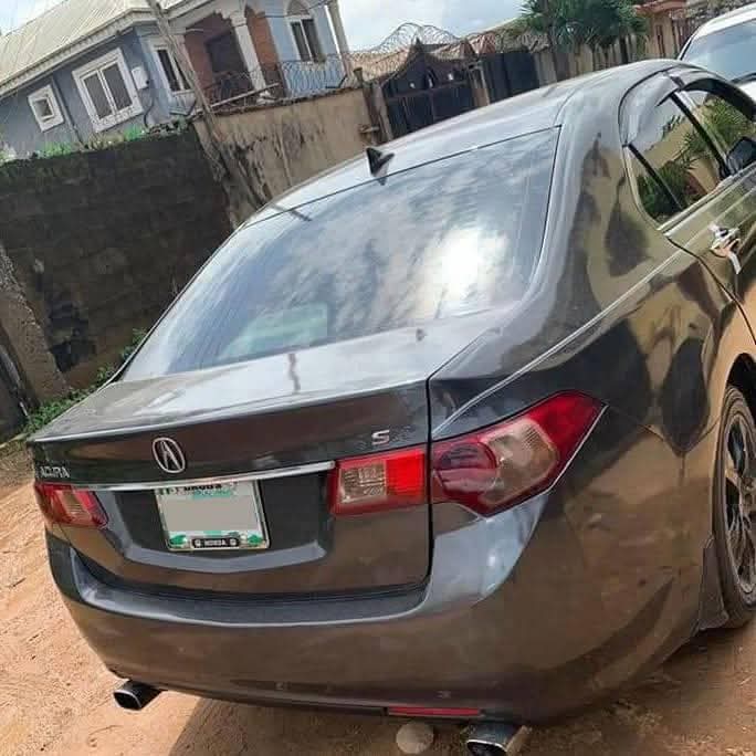 A picture of Awoof AKURA TSx 2011 tapping