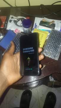 A picture of galaxy a50 128gb