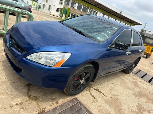 A picture of 2005 HONDA ACCORD