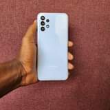 A picture of samsung A13 0655695769 64gb ram 4 BEI 230 000 Finger