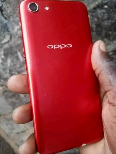 A picture of Oppo A83 gb 128 ram6 gb bei 110k 0686941001