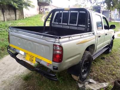 A picture of TOYOTA HILUX DOUBLE CABIN
