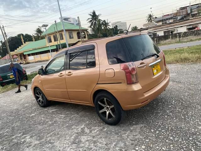 A picture of Toyota raum new