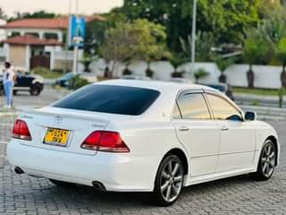 A picture of TOYOTA CROWN ATHLETE