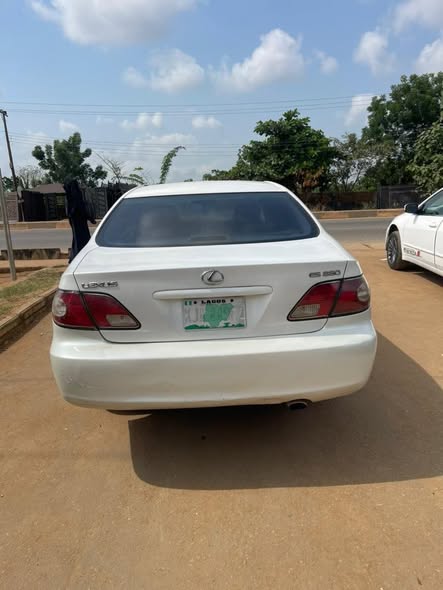 A picture of Lexus ES300