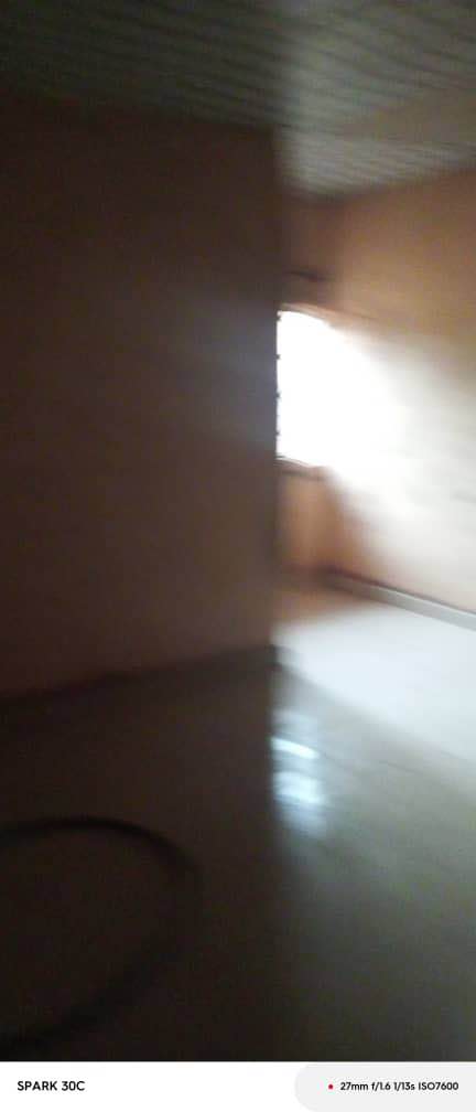 A picture of A room and parlor selfcorn Location tollgate behind road safety