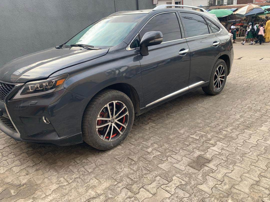 A picture of Lexus RX350 2011 model. No any fault . Firstbody first