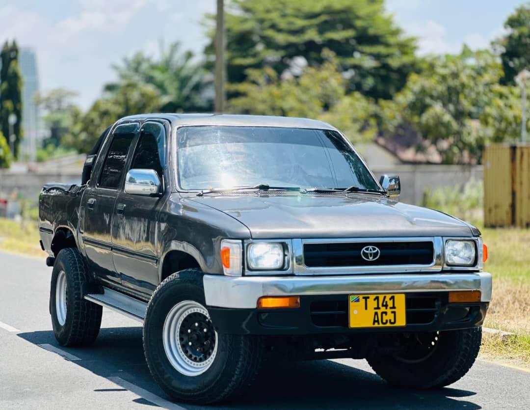 A picture of HILUX 0672210608