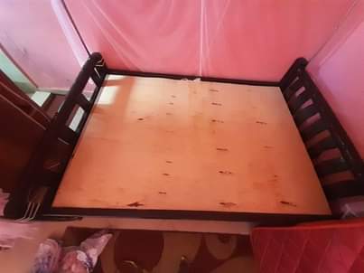 A picture of Used house holds whatsapp 0788865977 or call 0743105909