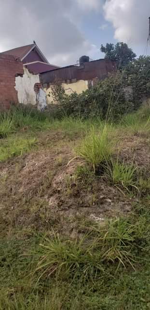A picture of It s a plot on sale at 650m