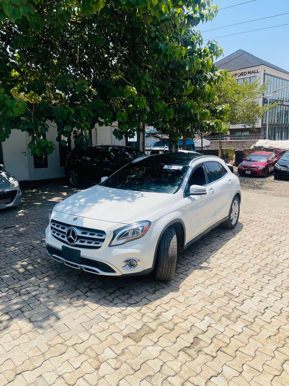 A picture of 2017 MERCEDES BENZ GLA250 4MATIC DIRECT BELGIUM FULL OPTION