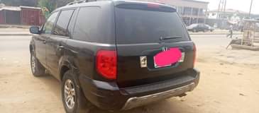 A picture of Honda pilot 2003
