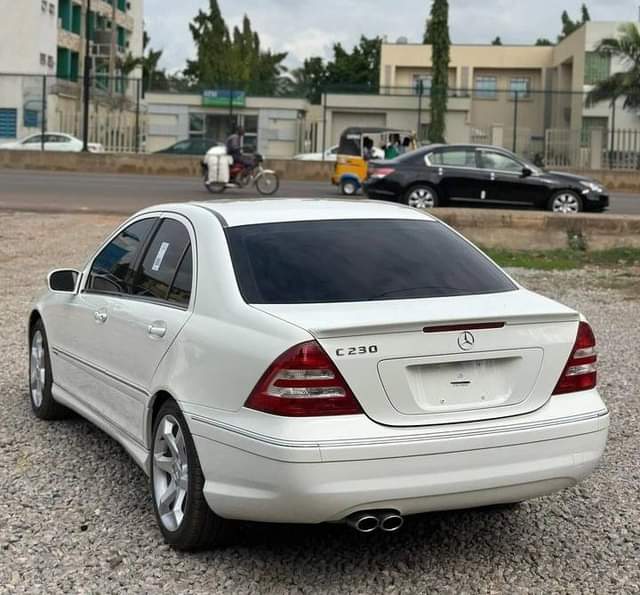 A picture of URGENT BUYERS ONLY CALL Mr Anthony 09063948959 CLEAN 2006 Mercedes