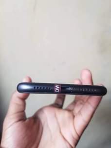 A picture of Apple iphone 11 gb64 clean