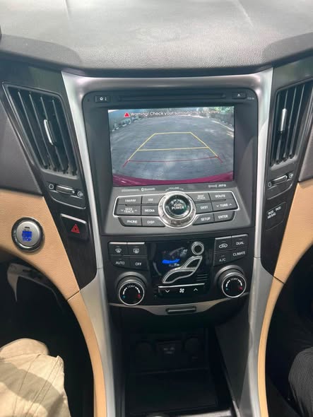 A picture of Hyundai Sonata Limited 2012