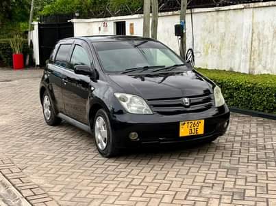 A picture of TOYOTA IST