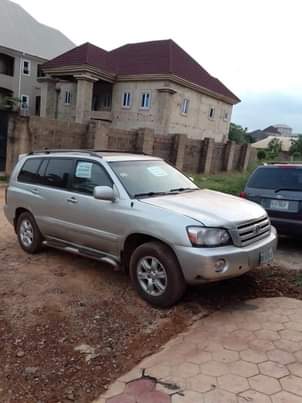 A picture of Toyota Highlander 2004