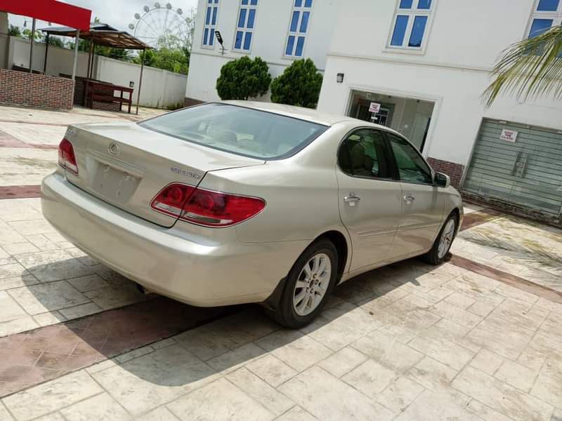 A picture of Highest grade Lexus ES 330 Everything is intact and untouched