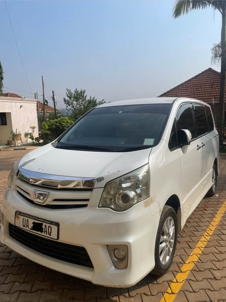 A picture of Toyota Noah 2012 New Registered