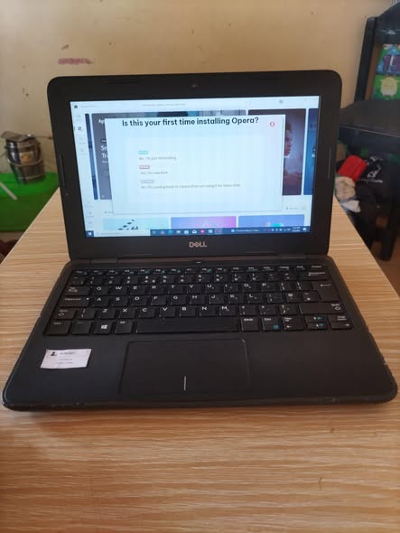 A picture of The Dell latitude 11 battery 8hours
