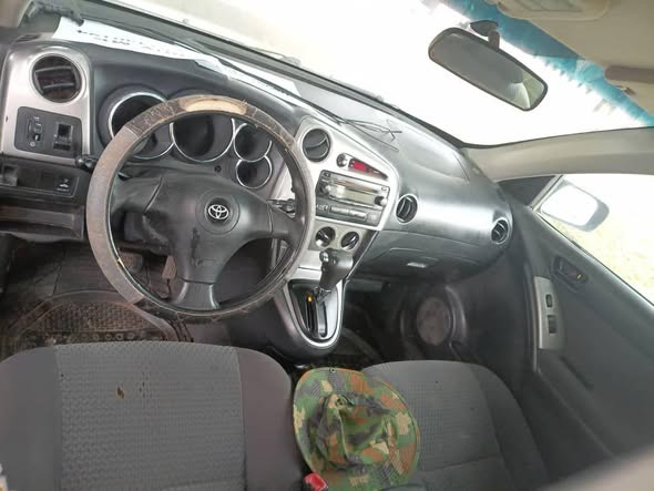 A picture of TOYOTA MATRIX 06 model