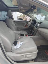 A picture of 2008 Toyota Camry V6 XLE Push to start button Neatly