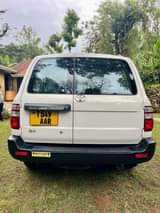 A picture of 2004 Toyota Landcruiser
