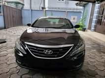 A picture of 2012 Hyundai Sonata Buy and drive nothing to fix Reverse