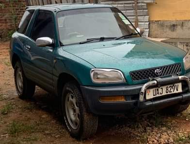 A picture of RAV4 SHORT 9 000 000 CLEAN BUY AND DRIVE CALL
