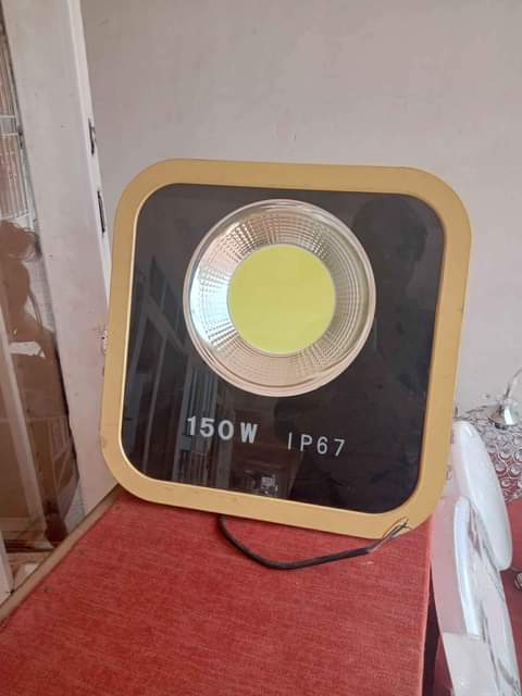 A picture of Waba wifuza ama projector ya moko yose