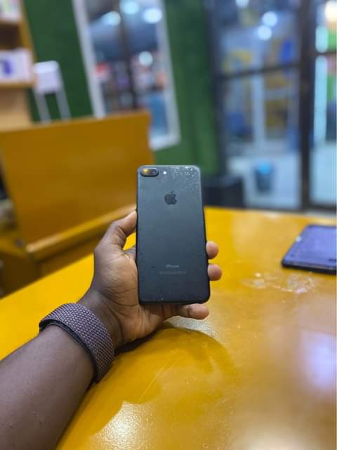 A picture of iPhone 7plus128gb