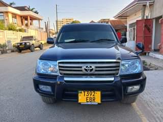 A picture of Land cruiser v8