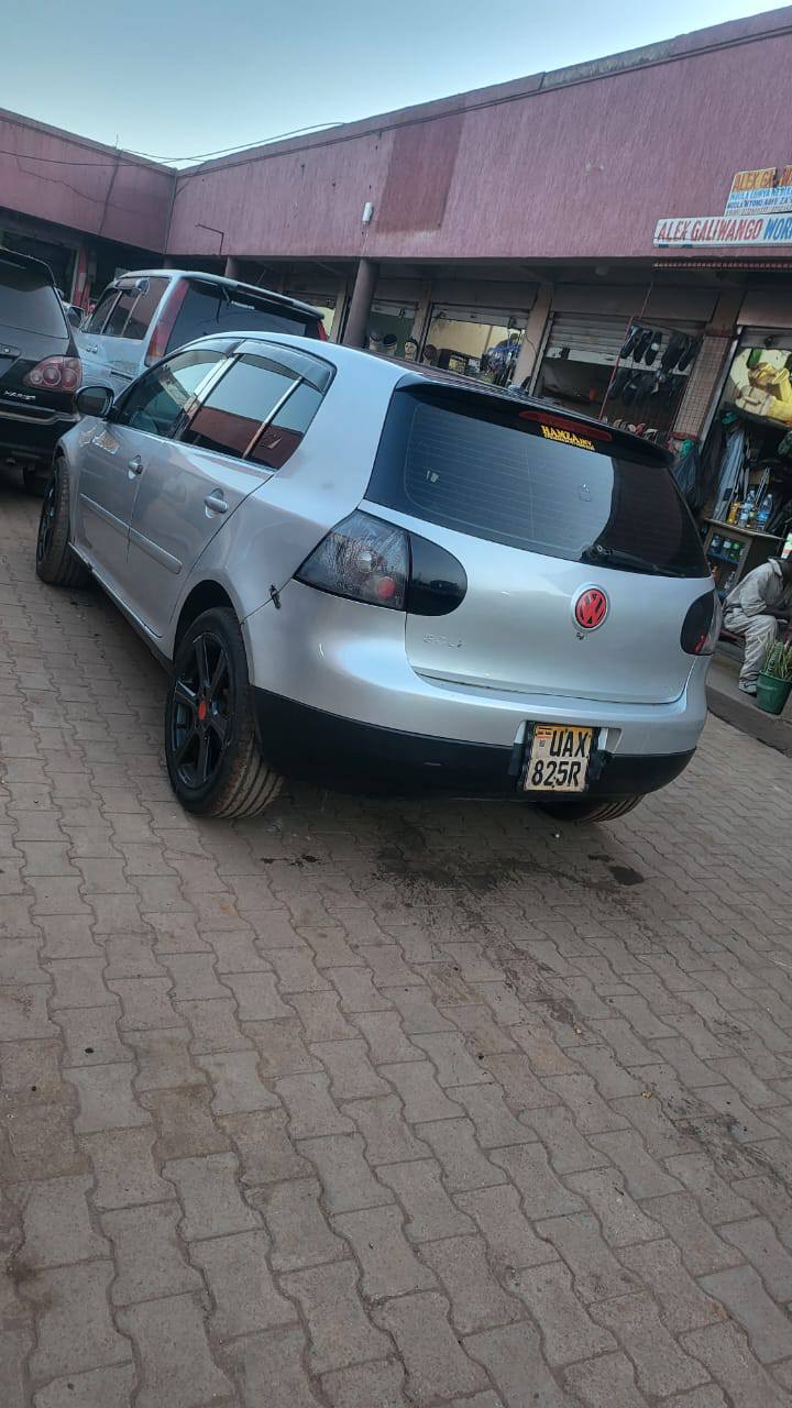 A picture of GOLF 5