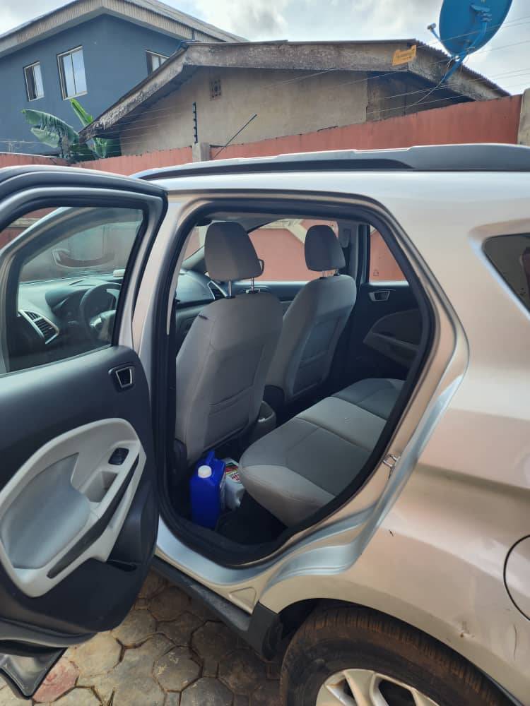 A picture of Ford escort