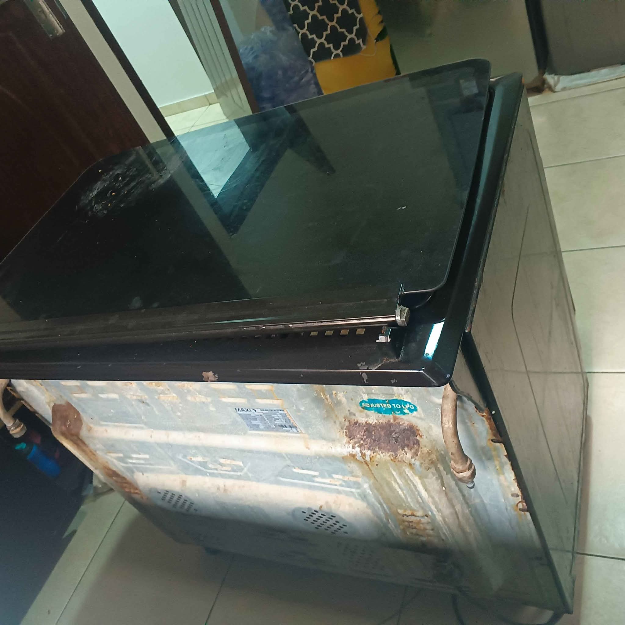 A picture of Maxi Gas Cooker 60x90 CM 5 Burners Inox with wood
